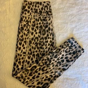 Victoria’s Secret Incredible Essential Legging